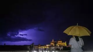 Córdoba registra una espectacular tormenta eléctrica con cientos de rayos