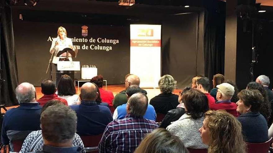 Sandra Cuesta, durante la presentación de la candidatura del PSOE en Colunga.