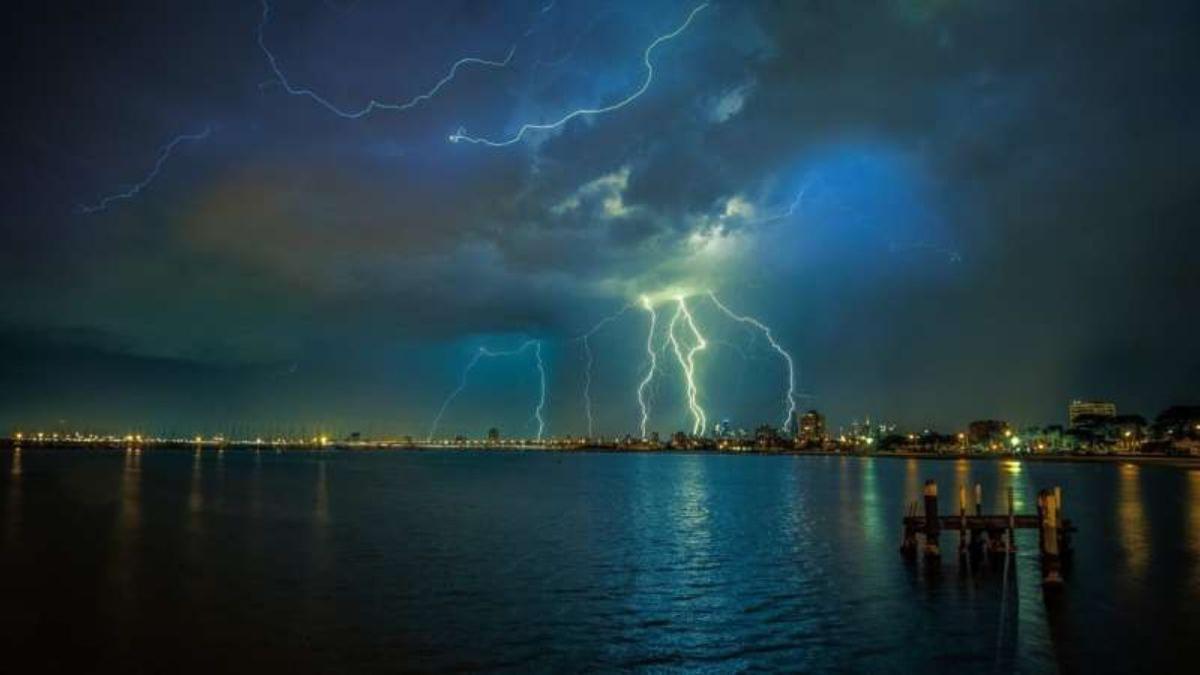 Las concentraciones de contaminantes en el aire incrementarían la intesidad de las tormentas eléctricas, de acuerdo a una nueva investigación.