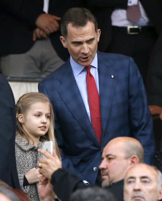 Leonor ha acompañado a su padre al campo para presenciar el partido de semifinales de la Champions entre el Atlético y Bayern de Múnich.