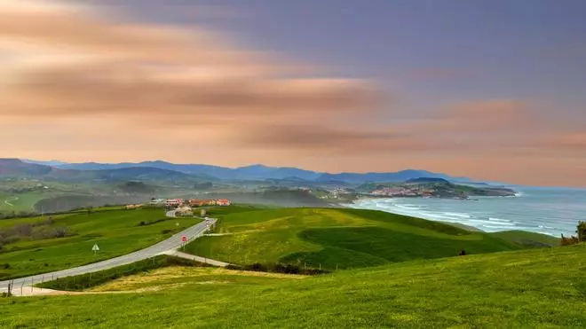 El chiringuito con el atardecer más bonito de España: "Un regalo para los sentidos. Vistas espectaculares, música y raciones ricas"