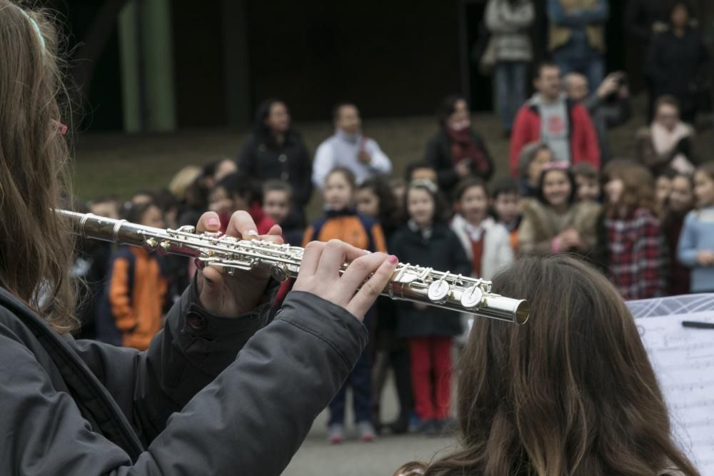 Día de la paz en el colegio de Veneranda Manzano, en Oviedo