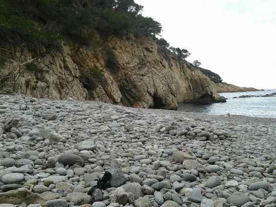 Playa de Pedrosa, en Girona. Foto: Pinterest / Jaume Desauras