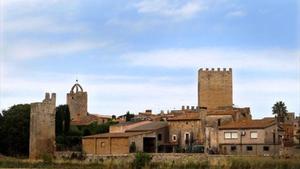 Vista de Peratallada, dominada pel castell.