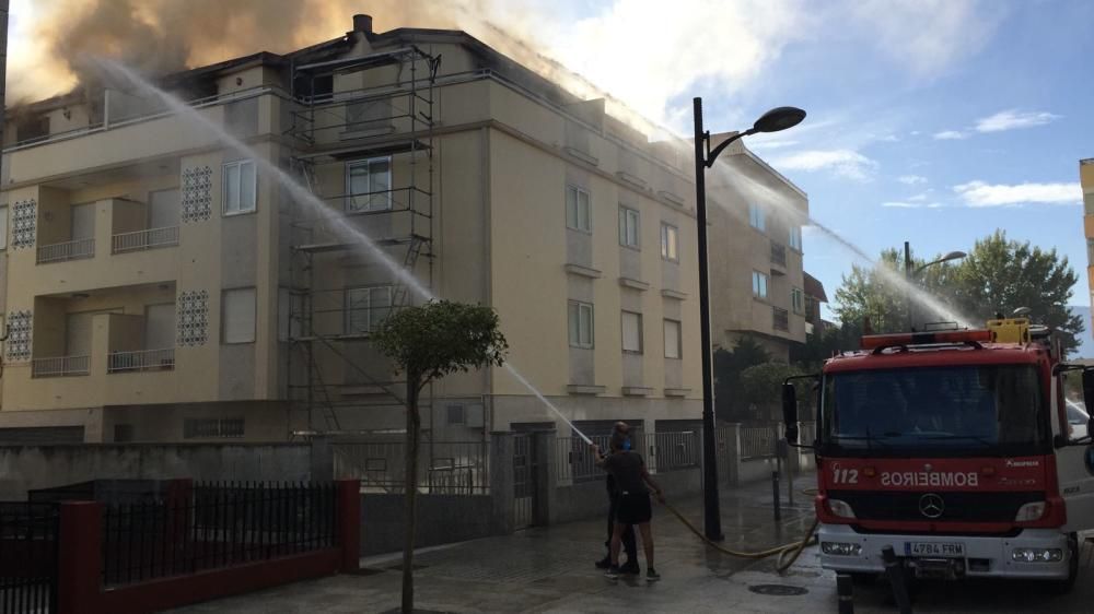 Incendio en un en la calle Areoso de Nigrán, cerca de Playa América // FdV