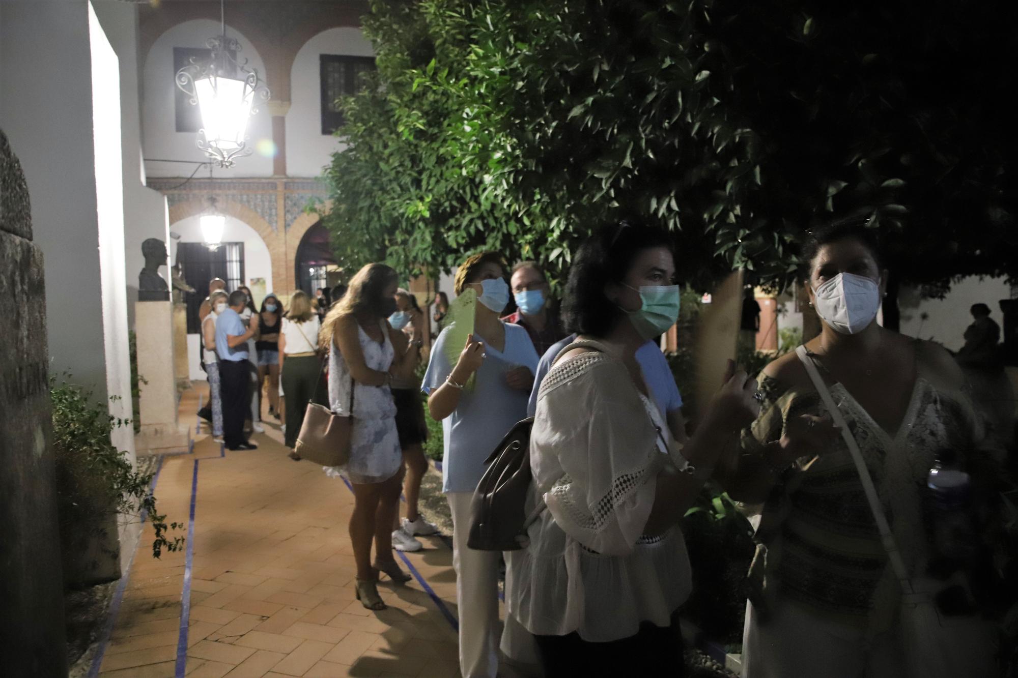 Córdoba se da un baño de masas en una patrimonial noche de normalidad