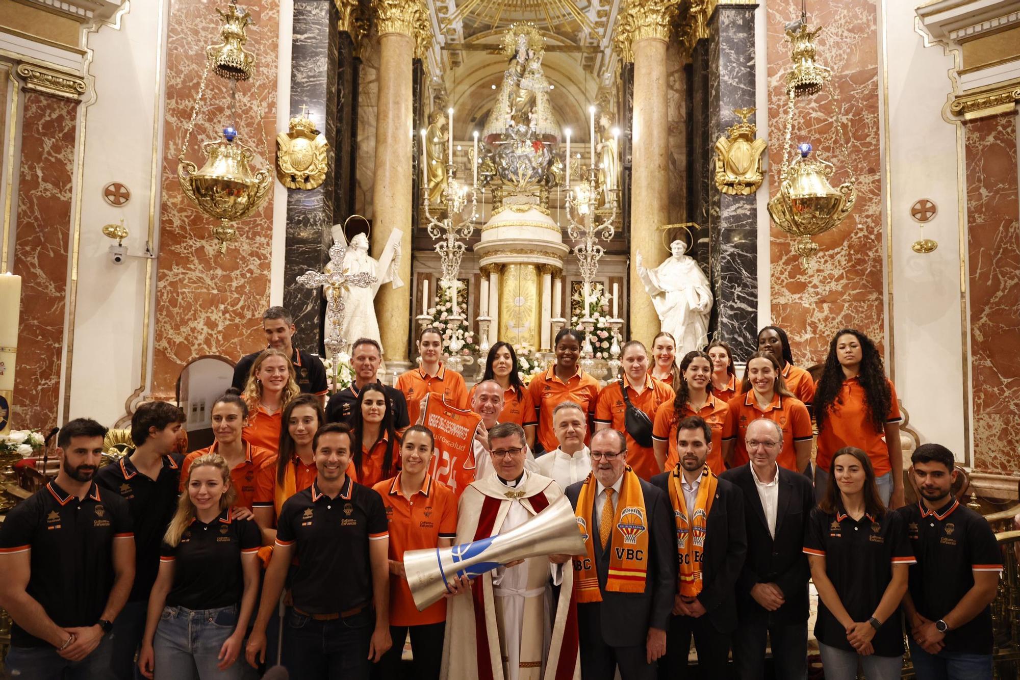 El Valencia Basket celebra en casa su triplete histórico