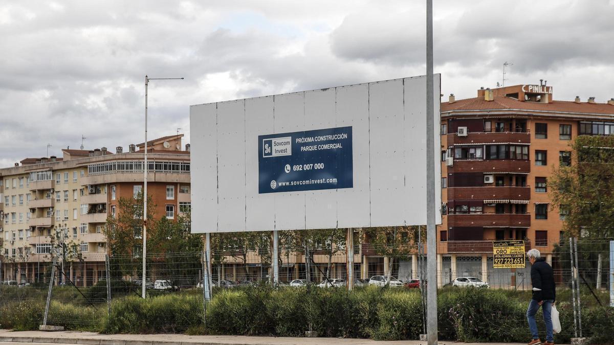 Parcela comercial de Nuevo Cáceres, donde estaba prevista la ejecución del parque comercial La Calera.
