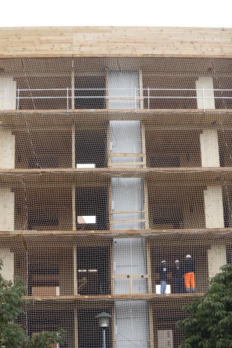 Girona aixeca el primer bloc de pisos de fusta de la província