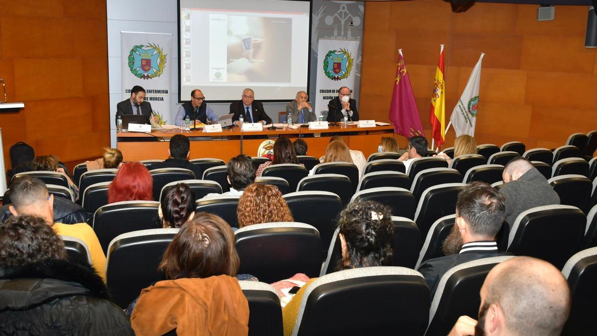 Asamblea de enfermeros celebrada ayer en Murcia.