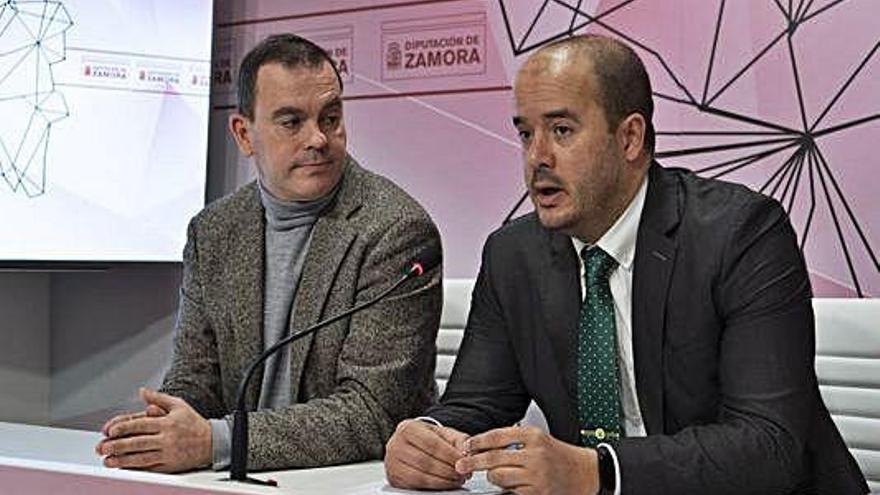 Requejo, junto a Vicente Merino, en una rueda de prensa.