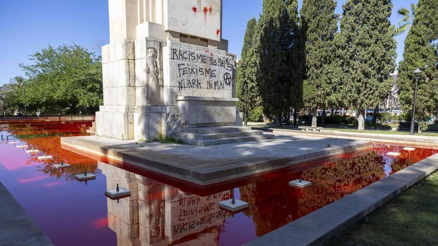 El Ayuntamiento de Palma condena las pintadas en Sa Feixina y promete restaurar el monumento "cuanto antes"