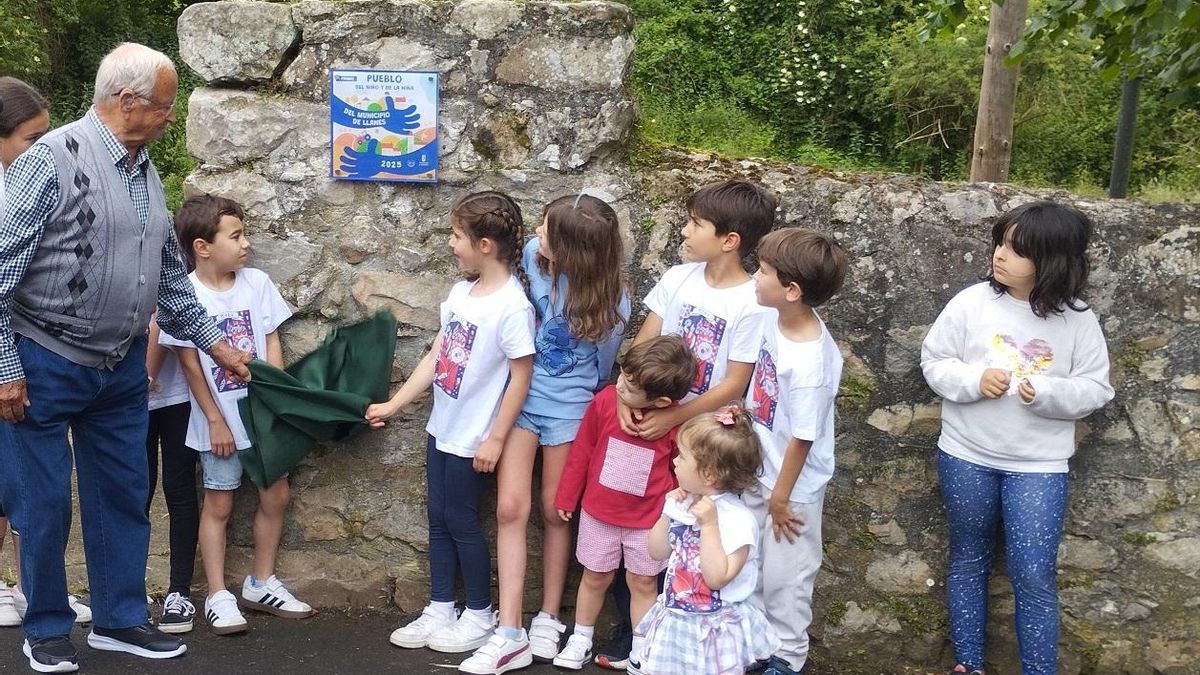 Entrega del II Premio al Pueblo del Niño y la Niña en Meré
