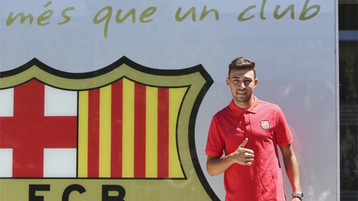 Munir El Haddadi, en las oficinas del FC Barcelona tras firmar su renovación