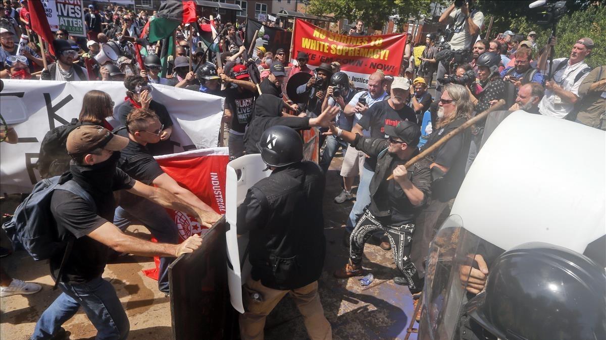 zentauroepp39662071 white nationalist demonstrators clash with counter demonstra170812193302