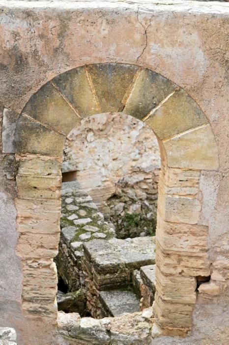 Zacken, Schießscharten, hohe Mauern: Ein Besuch in der Festung im Nordosten von Mallorca.