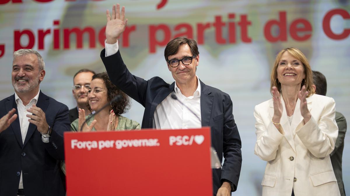 El líder del PSC y candidato al 12M, Salvador Illa  durante el seguimiento de la jornada electoral en la sede del PSC, a 12 de mayo de 2024, en Barcelona