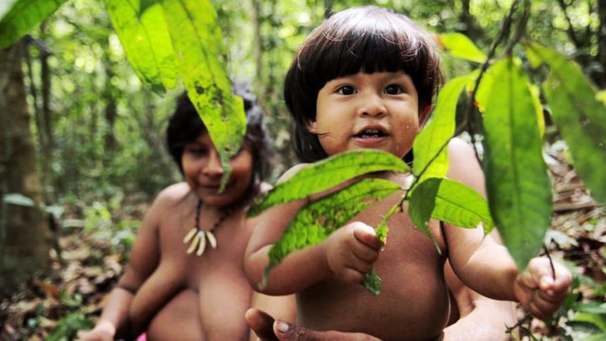 niño tribu amazonica