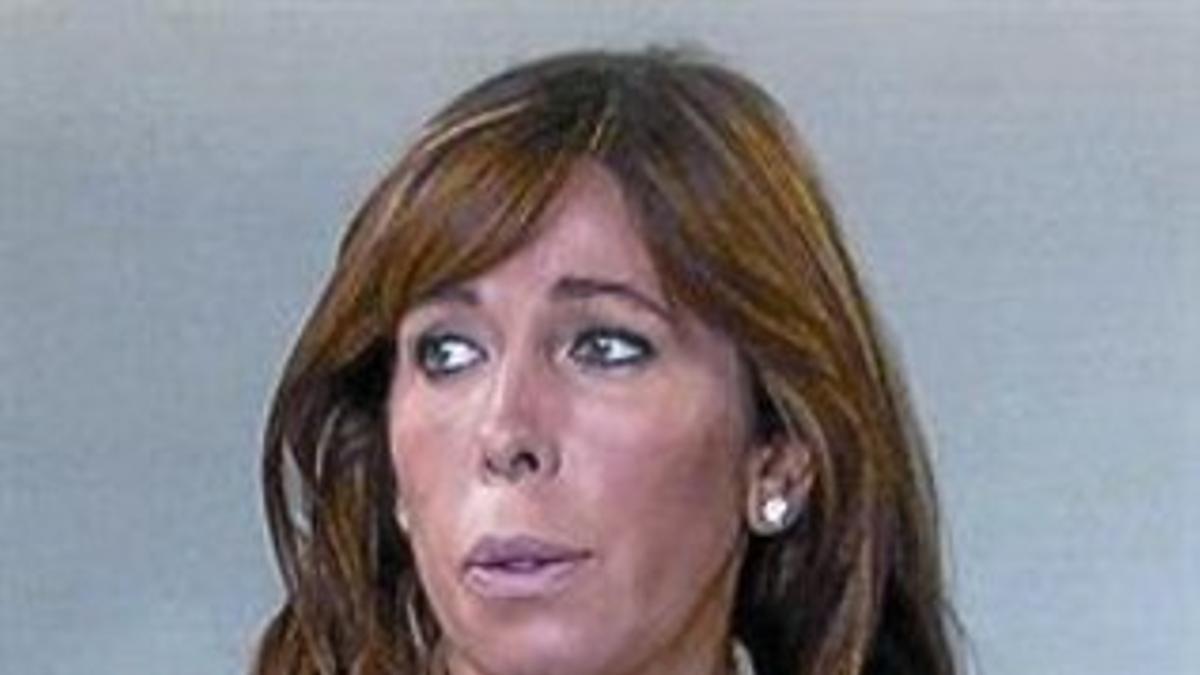 Camacho acusa al PSOE de querer regularizar inmigrantes_MEDIA_1