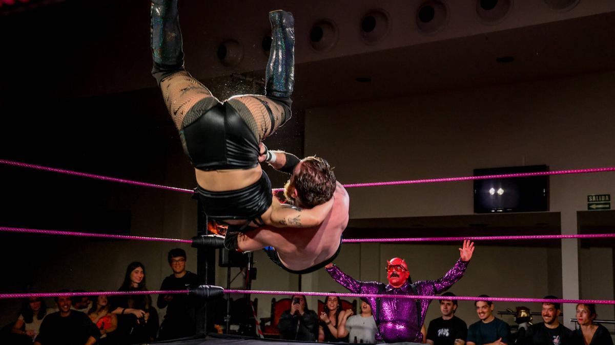 Desfoga, la combinación de lucha libre y cabaret