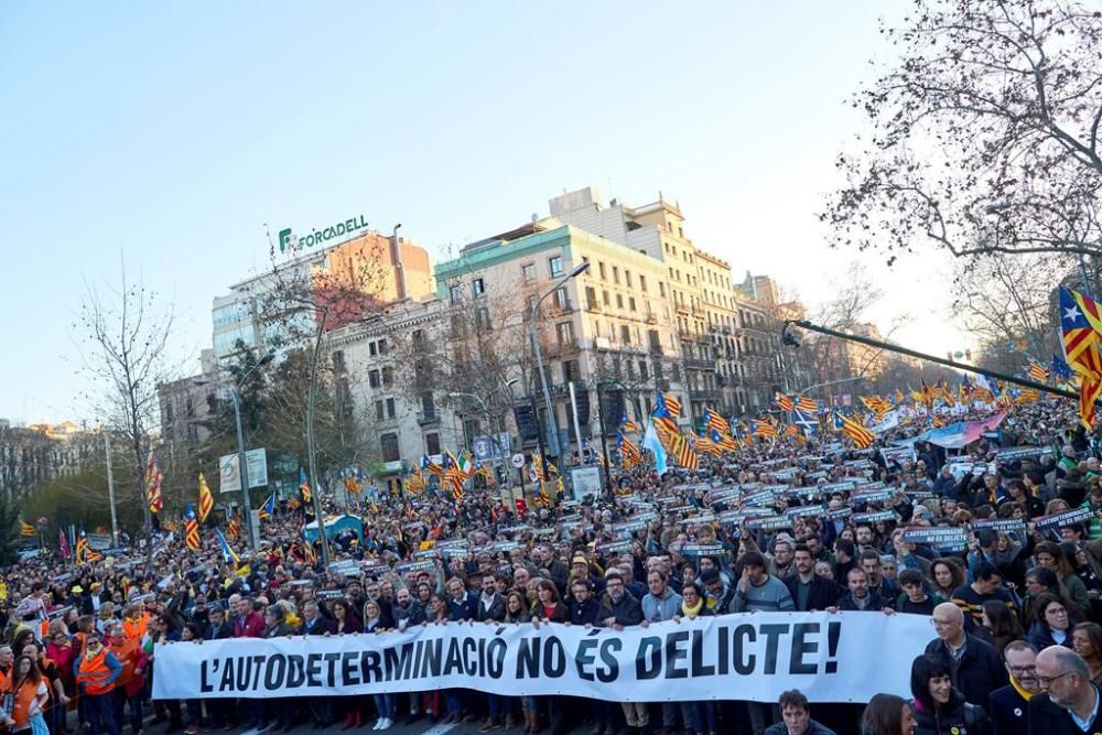 L'independentisme es manifesta a Barcelona en contra del judici del procés