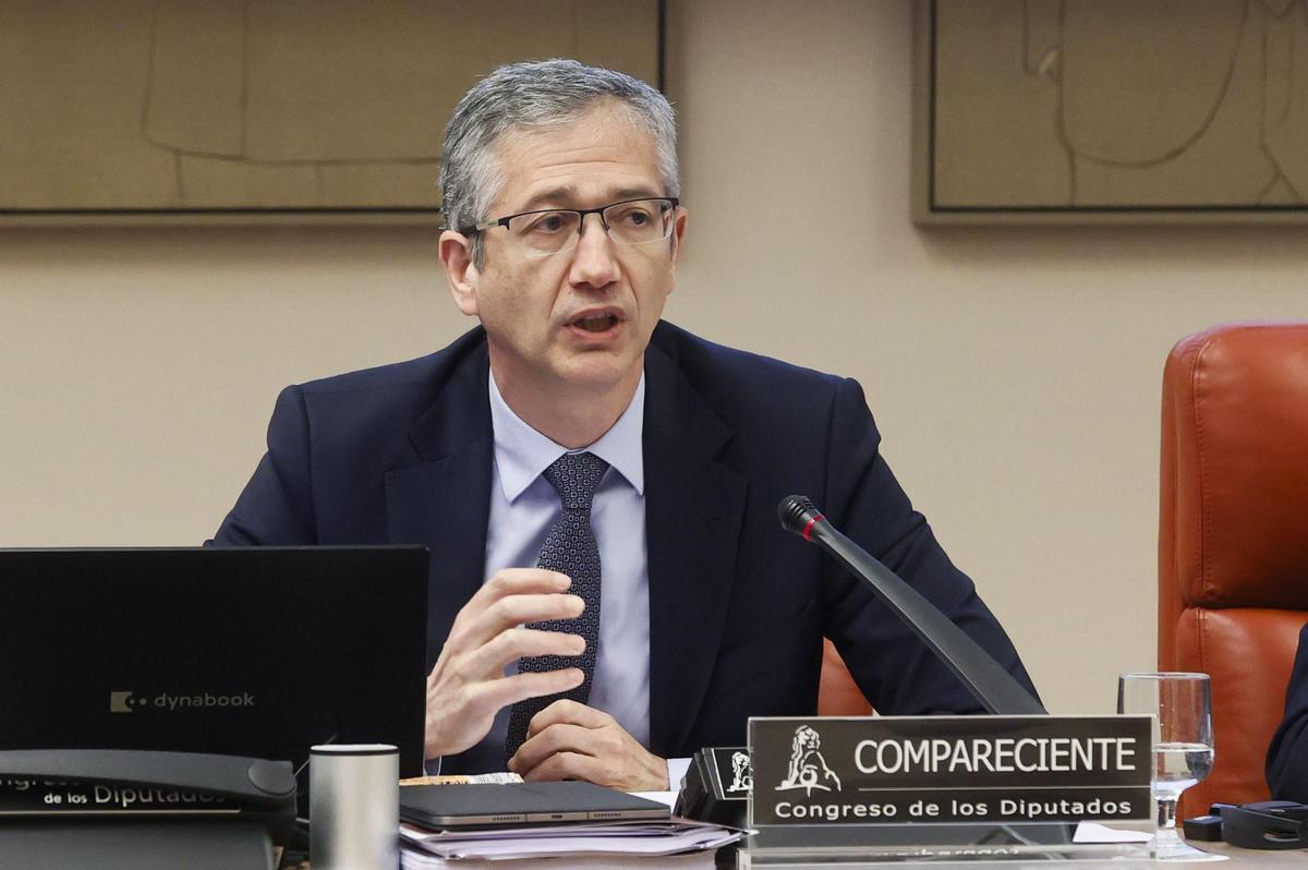 El gobernador del Banco de España, Pablo Hernández de Cos, en la Comisión de Economía del Congreso.