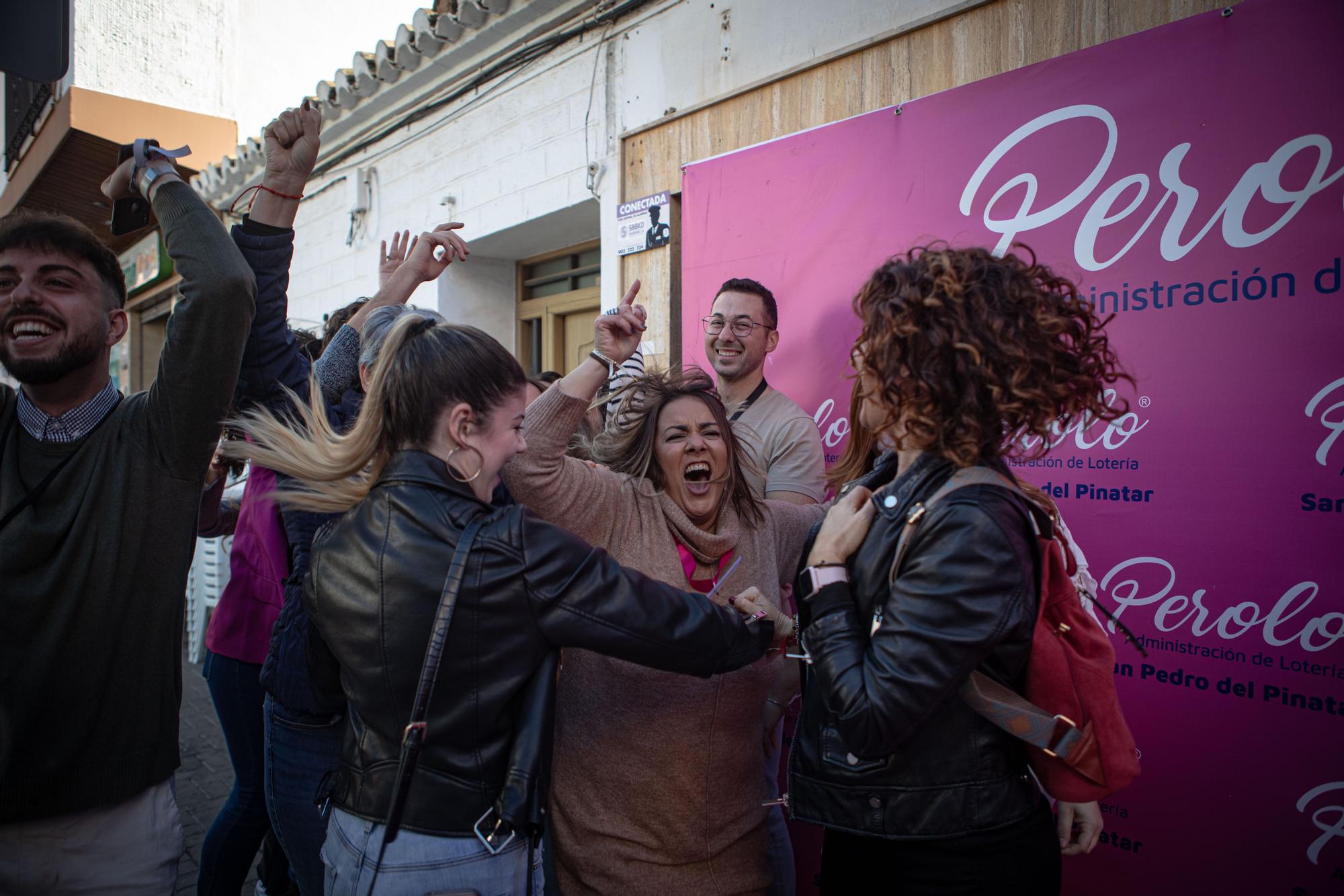 Así han celebrado repartir el Gordo en el Perolo