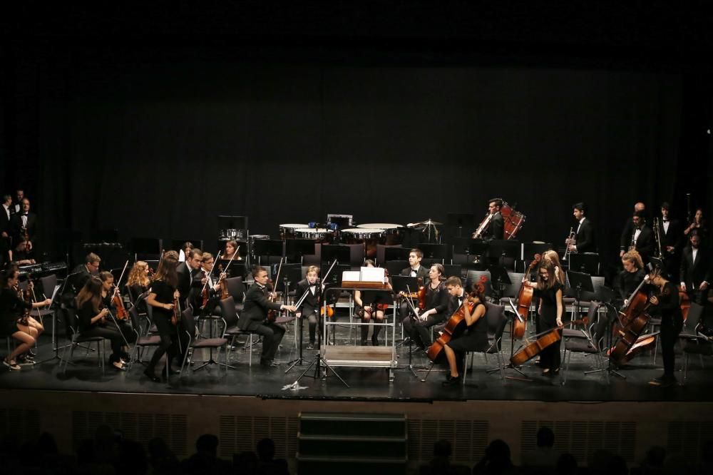 La gran afluencia de público obliga a la Joven Orquesta de Torrevieja a doblar su concierto en el Centro Cultural Virgen del Carmen