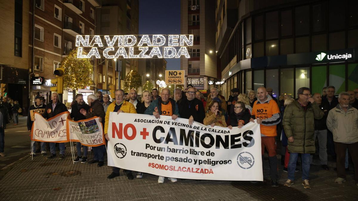 Los vecinos de la zona oeste vuelven a las calles: “Llevamos treinta años aguantando camiones, ya basta”