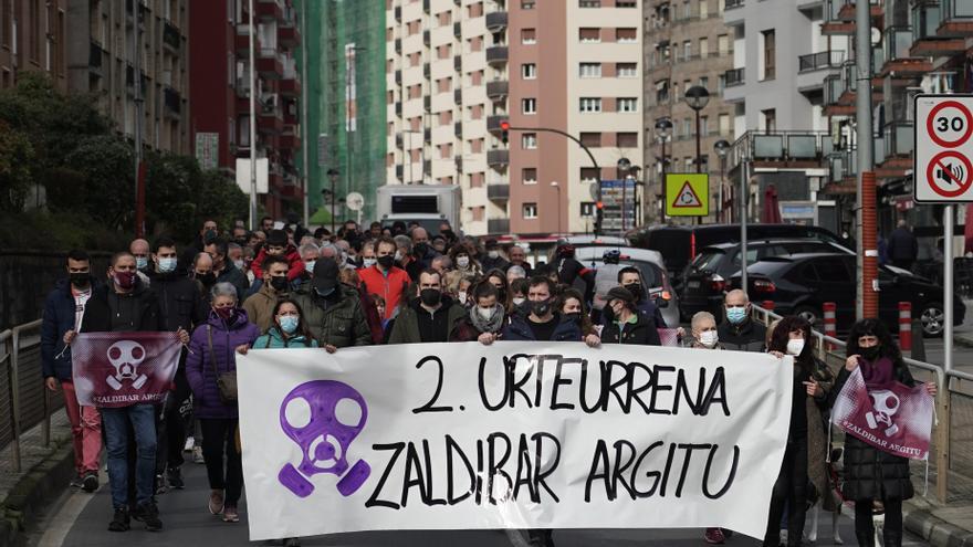 Cientos de personas recuerdan la catástrofe de Zaldibar.