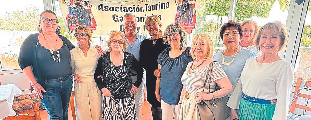 Juana López, Gema Balaguer, Concha Forteza,Víctor Méndez, Sedi Behvarrad, Xisca Sánchez, Julia Moreno, Carmen Espases, Adela Romero y María Monroy.