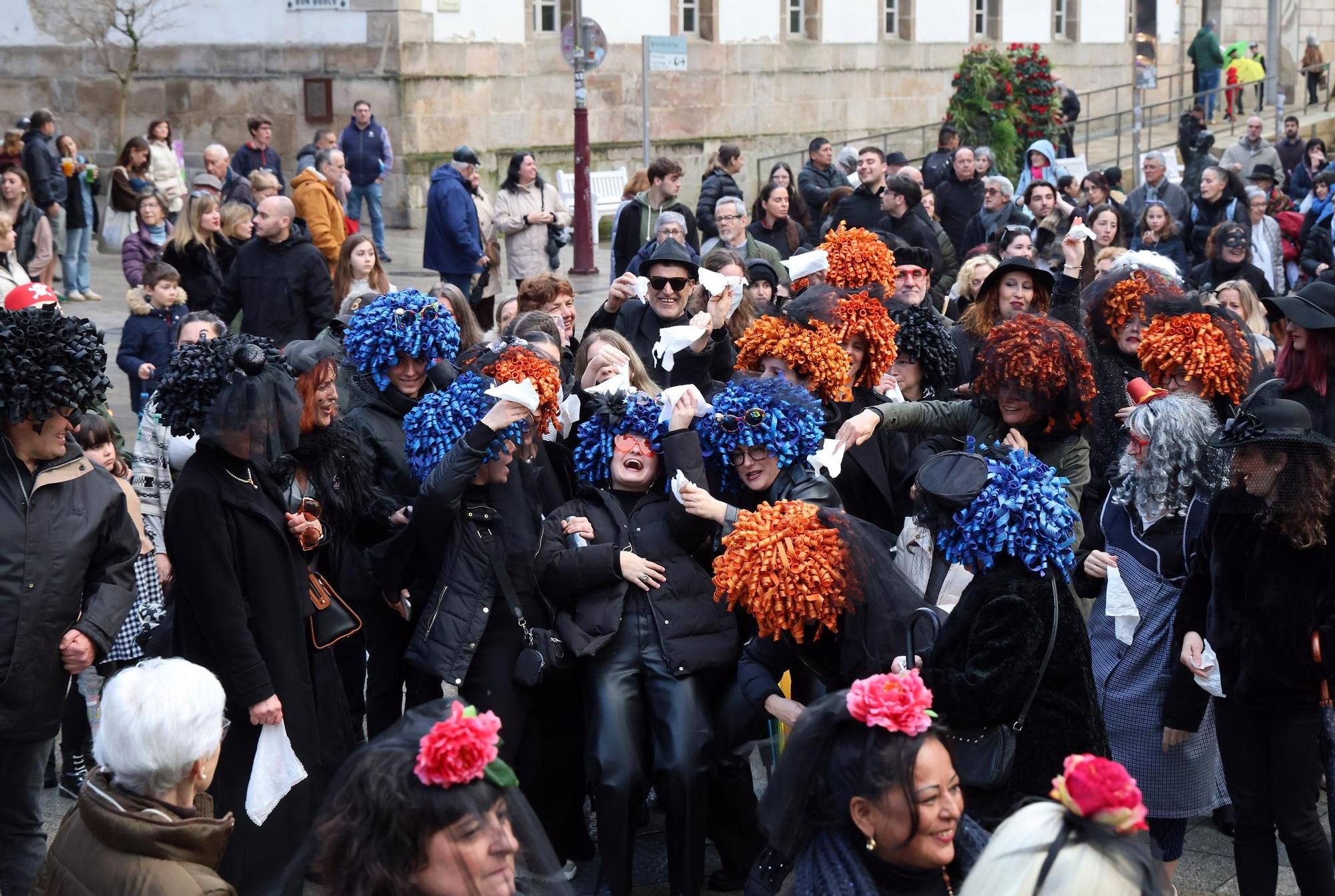 Comitiva fúnebre y premios del desfile finalizan el Carnaval en Vigo