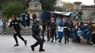 Disturbios en Barcelona por una protesta juvenil inspirada en las movilizaciones europeas