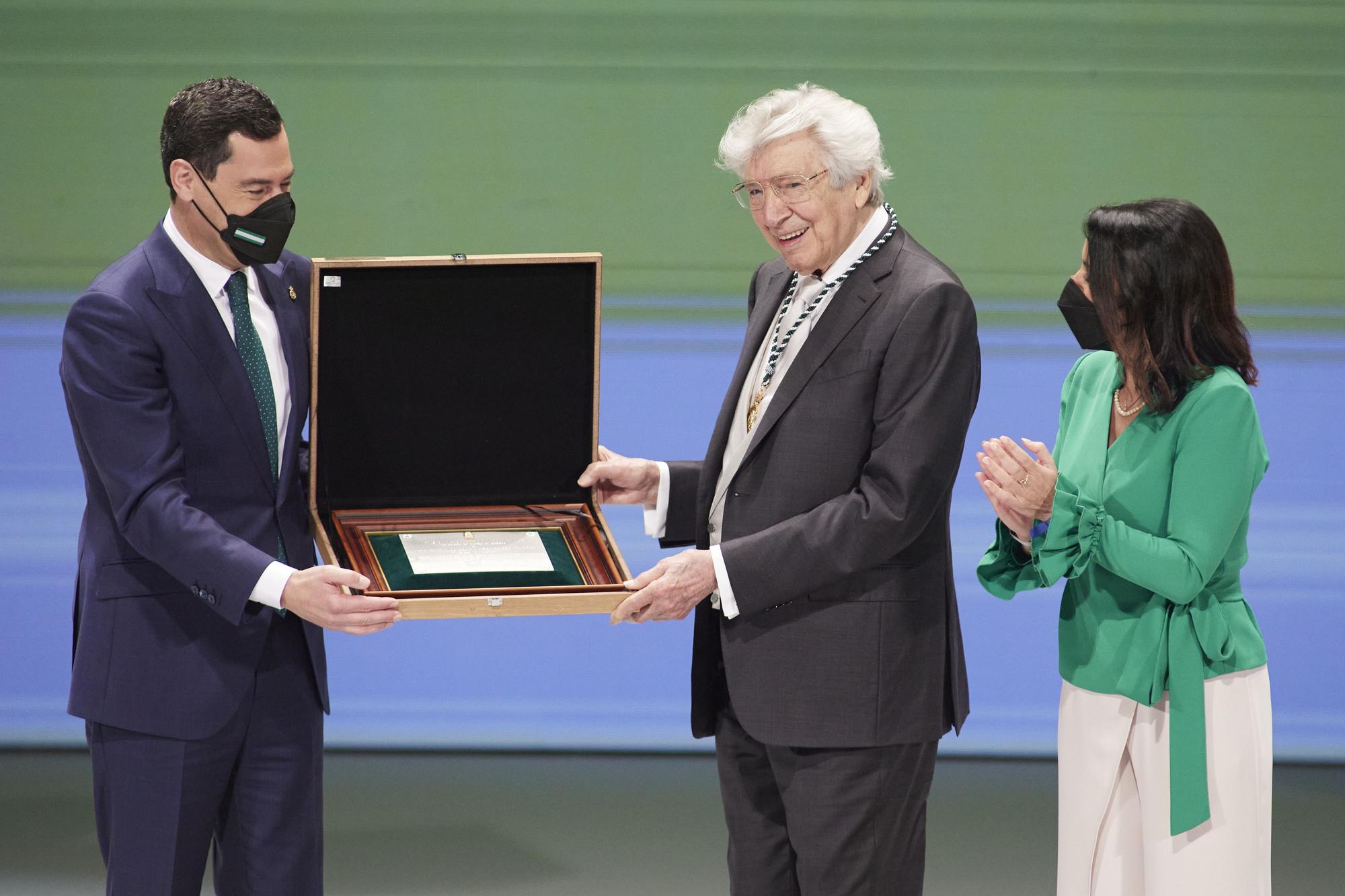 Las imágenes del acto institucional en el Parlamento andaluz con motivo del 28-F