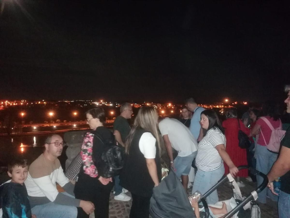 Obaservación de la luna y Saturno en el mirador del Troncoso, organizada por la Agrupación Zamorana de Astronomía.