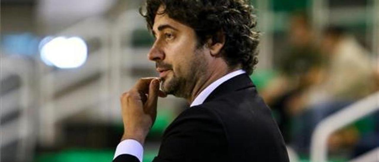 Ricardo Vasconcelos, en su época como entrenador del Al-Qázeres.