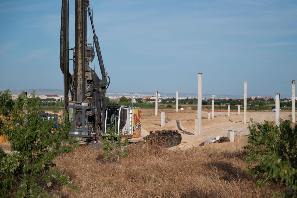 Primeros movimientos en el terreno de Microsoft en Villamayor de Gállego.