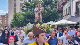 El Carmen, a flor de piel en Siero: "Para un poleso esta fiesta es todo, la vida; cuando termina la de un año ya estamos esperando por la siguiente"