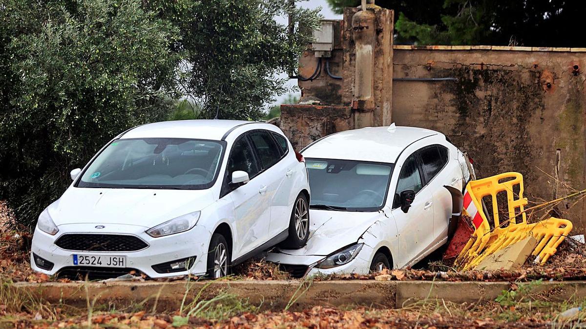 Coches arrastrados por la riada en Alcanar, Tarragona. |   // DOMENECH CASTELLÓ