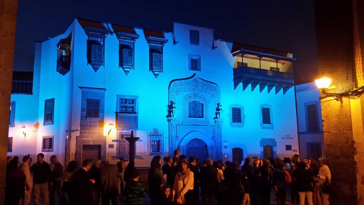 La Noche de los Museos congrega cada año a decenas de visitantes en los museos insulares del Cabildo, como la Casa de Colón.