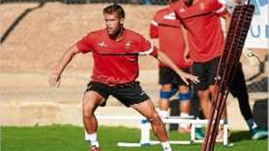 Alfredo, en un entrenament amb el Saragossa d&#039;aquesta temporada.