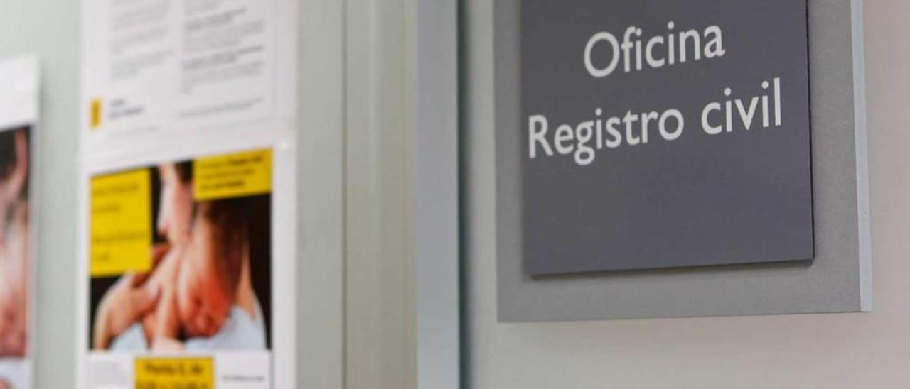 Entrada a la oficina del Registro Civil de Gijón.