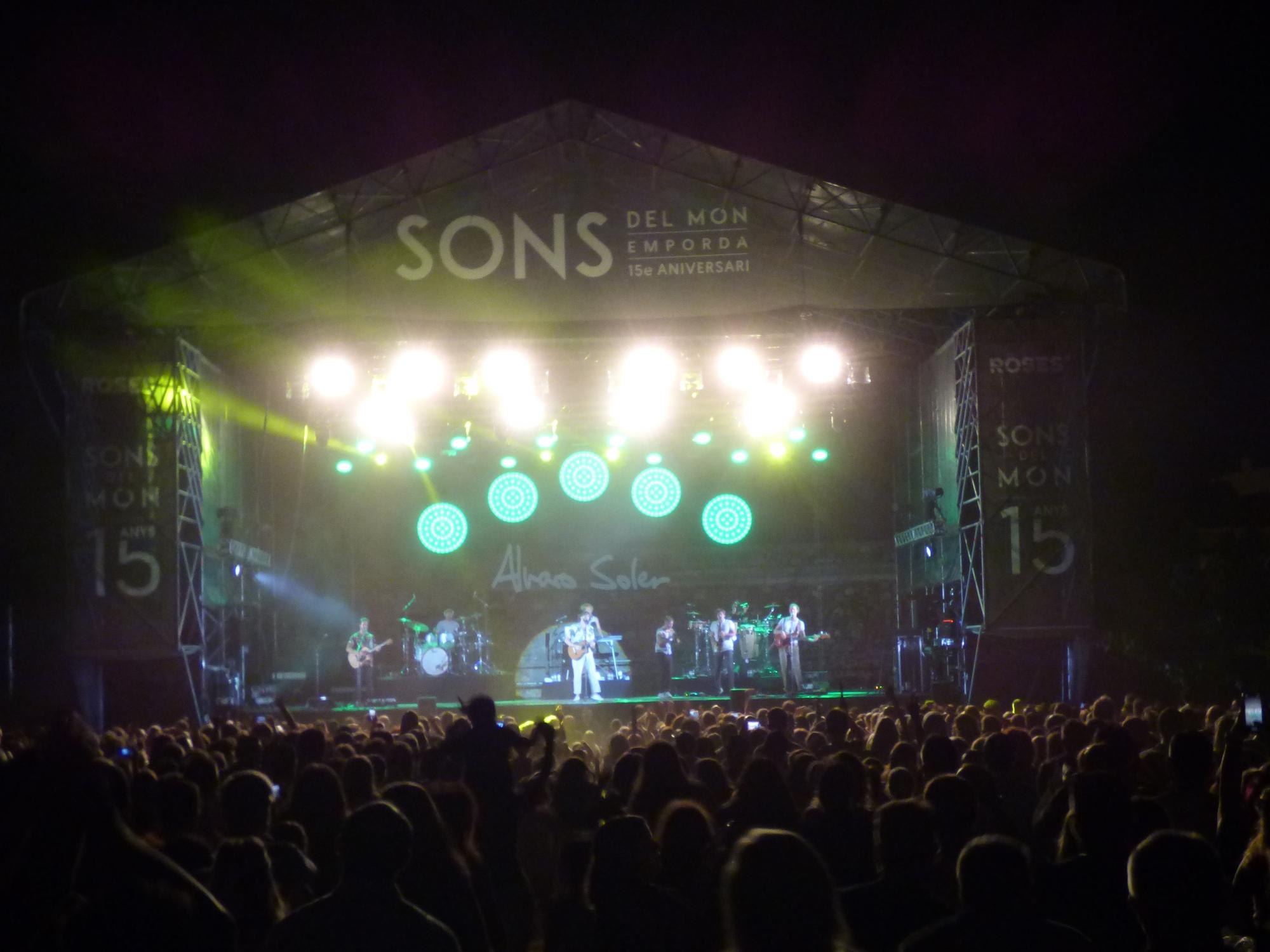 Sara Roy, Greg Taro i Alvaro Soler animen un públic enèrgic a la Ciutadella de Roses