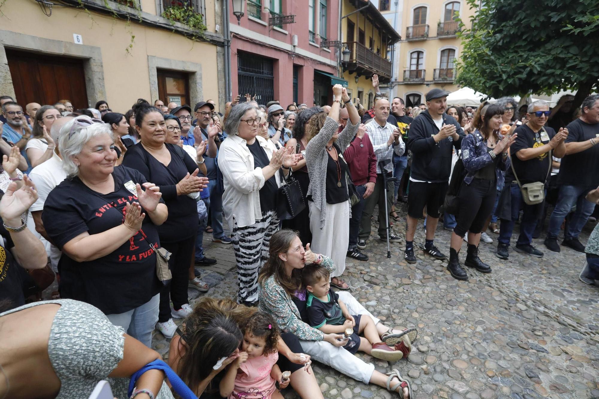 Así fue la despedida y el homenaje de amigos y clientes del Cafetón en Avilés a sus dueños, muertos en León