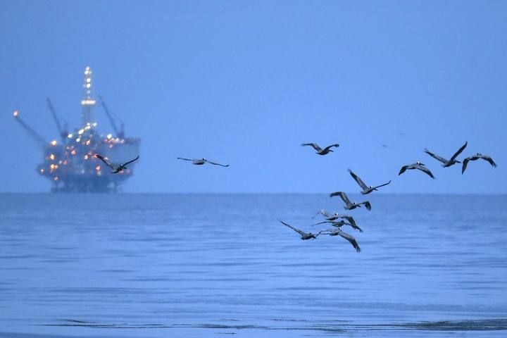 Vertido de petróleo en California