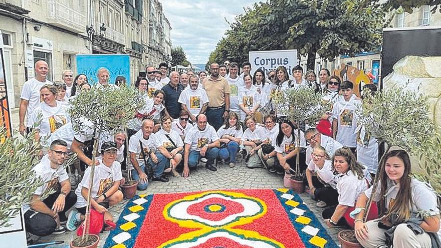 La alfombra en Tui, realizada por los vecinos de Valenzuela.