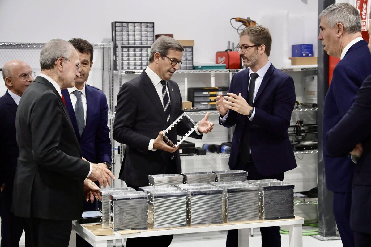 El consejero de Industria participa en la inauguración de las nuevas instalaciones de Indra Group en Málaga