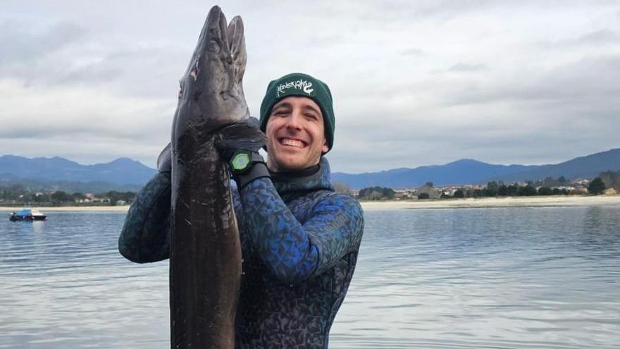 Kongriakos, el «youtuber» que promueve la pesca submarina responsable, ofrece una conferencia en Fornelos de Montes