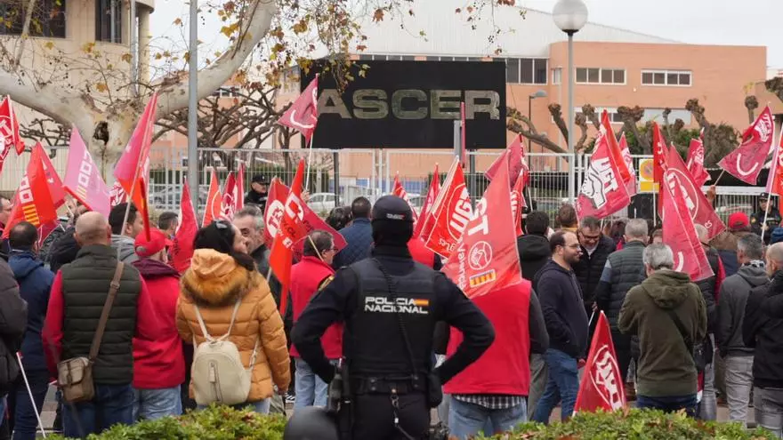 Vídeo: Sindicatos se manifiestan frente a ASCER