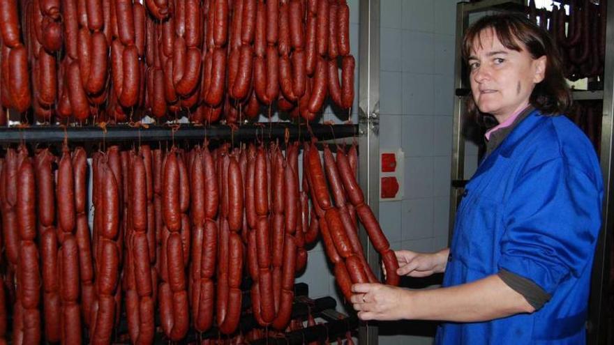 Silvia Corte Sánchez, en su fábrica de embutidos.